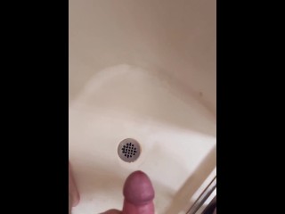 漂亮的淋浴暨射击