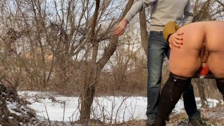 堕落的婆婆张开双腿撒尿