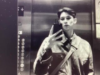 对着帅气健身教练快速手冲