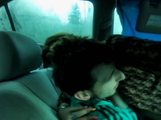 Kaycee et Son Copain Baisent et Sucent Dans La Voiture 4k