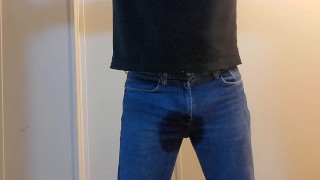 Mijar desespero molhando meus jeans.