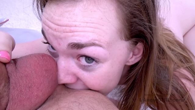 Новые ободки 19-летней девушки, чтобы сделать большой член твердым в студии