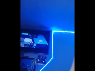 Quiere q lo esteontando y mojandole toda su Berga gruesa y grande y yo no puedo para de tener un otr