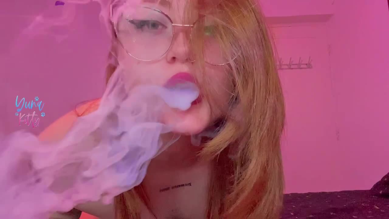 Smoking Fetish + Exibicionismo | Puxa, traga e brisa enquanto me exibo pra  você | @yunaktt