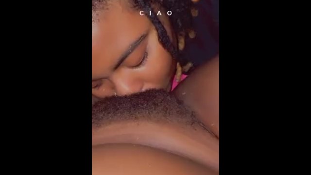Смотри, как папочка ест такую киску 💦