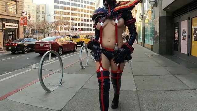Teaser - Cosplay Auf Der Straße Mit Viel Nip Slip!