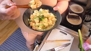 [Prof_FetihsMass] Tenha calma com a comida japonesa! [tigela de arroz coberta com tofu]