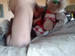 Good morning, bear snuck under the blankets to wake daddy up right! Dm me if you'd suck me off