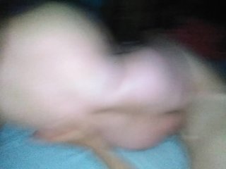 De lado cogiendo con mi novia en la cama desnudos