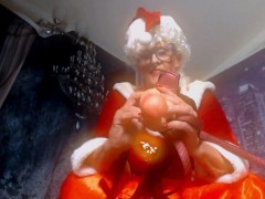 Mrs.Bad Santa' s StrapOn Slave - Screenshot 7 of 16 - Gilf