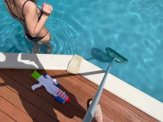 UNDERWATER_BLOWJOB! HORNY COLLEGE TEEN FUCKS_THE POOL BOY WHILE_HER PARENTS ARE OUT!