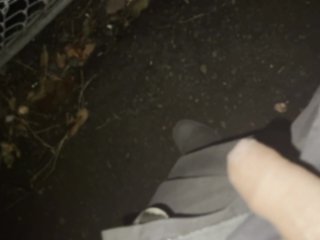 【放尿】寒さで湯気が立っちゃう深夜のオシッコ動画