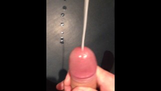 Поглаживай мой твердый член, пока он не взорвется (Большой камшот)