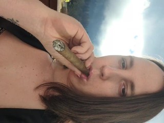 Я возбужден и курю сигару ❤️