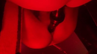 Скачу на фаллоимитаторе на зеркале