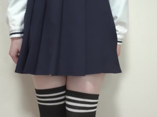 【変態少女】「これ飲んで…♡」 制服美少女がペットボトルにおしっこするも上手くできず床がびちゃびちゃに…【大量放尿】