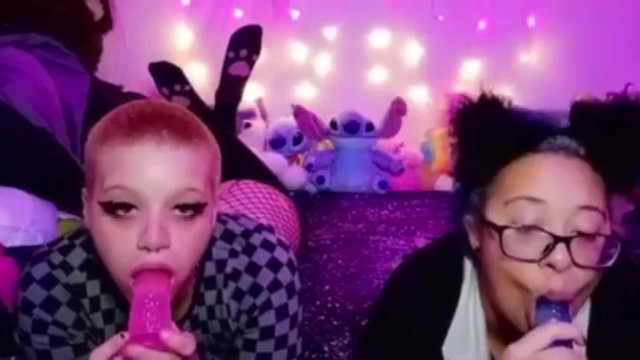 🎀Лучшие друзья практикуют сосание члена🎀