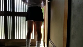 山知真変美がJKコスプレして昼間、お外へGOチャレンジ