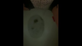 ZUM SPASS IN MEIN HÖSCHEN PISSEN