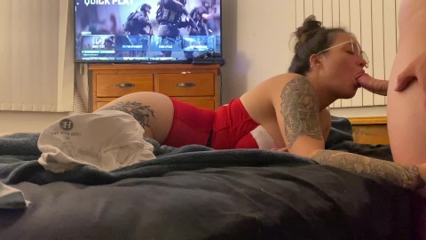 SANTAS LITTLE TATTOOED SLUT SUCKS MY COCK AND TAKES IT FROM BEHIND ON CHRISTMAS