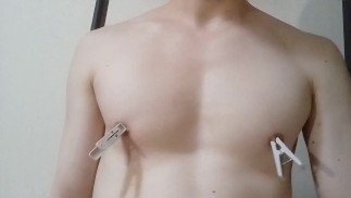 あそこをしごきながらひたすら乳首虐めて最後は射精　stroking the cock, bully the nipple, and finally ejaculate.