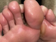 Oily toes
