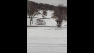 Kinantot ang turista ng Pinay sa malamig na taglamig