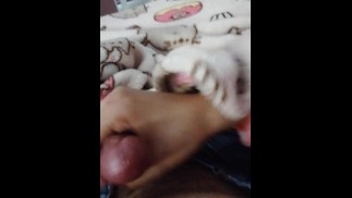 Masturbo a mi novio mientras mis padres estan en casa 🔥