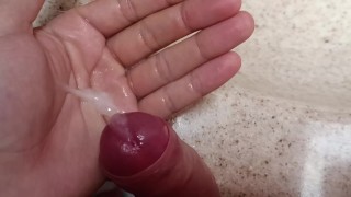 I spilled all my cum on my hands with my penis while celebrating Christmas