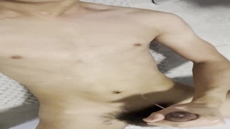Twink teen just got horny in the bathroom