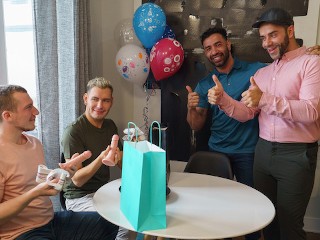 Stiefvader Mateo Zagal & Teddy Torres Vieren Stiefzoon's Verjaardag Met Taboo Kwartet - Twink Trade