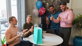Os padrastos Mateo Zagal e Teddy Torres comemoram os aniversários dos enteados com Taboo foursome - Twink Trade