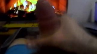 在平静的壁炉旁抽搐，而不是吸尘 新年快乐！