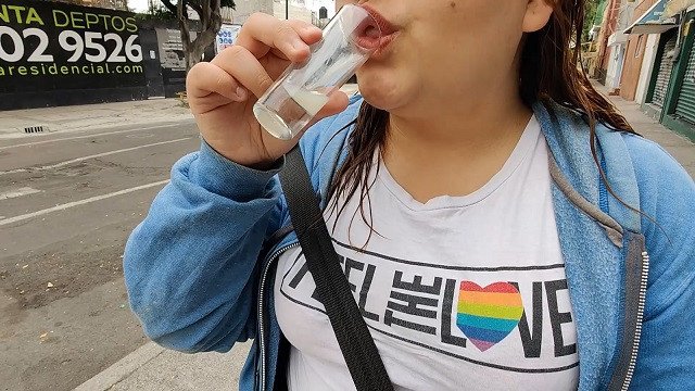 Watch Bondage Video:A mi puta le gusta beber mi semen en público después de usar su garganta como una vagina