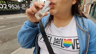 Ma pute aime boire mon sperme en public après avoir utilisé sa gorge comme vagin
