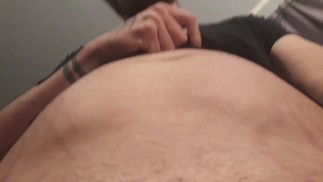 当你的婊子丈夫在工作时，你的后门男人给你的同性恋屁股一些阿尔法鸡巴