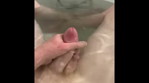 Cumshot UNDERWATER! 💦💧🛀🏼