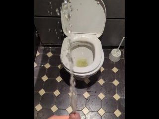 vertical video, pee, public toilet, solo male