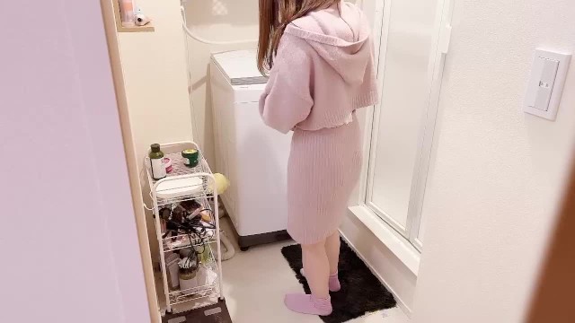 スタイル抜群の彼女を脱衣所で盗撮した後、シャワーしてるところまで撮ったらバレた-日本人/素人カップル/変態/盗撮/服脱ぎ
