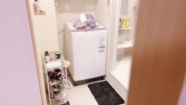 スタイル抜群の彼女を脱衣所で盗撮した後、シャワーしてるところまで撮ったらバレた-日本人/素人カップル/変態/盗撮/服脱ぎ