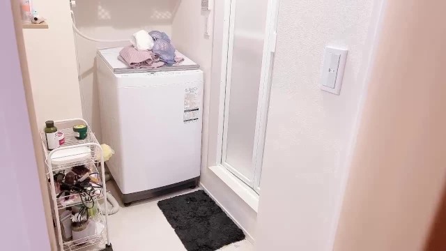 スタイル抜群の彼女を脱衣所で盗撮した後、シャワーしてるところまで撮ったらバレた-日本人/素人カップル/変態/盗撮/服脱ぎ