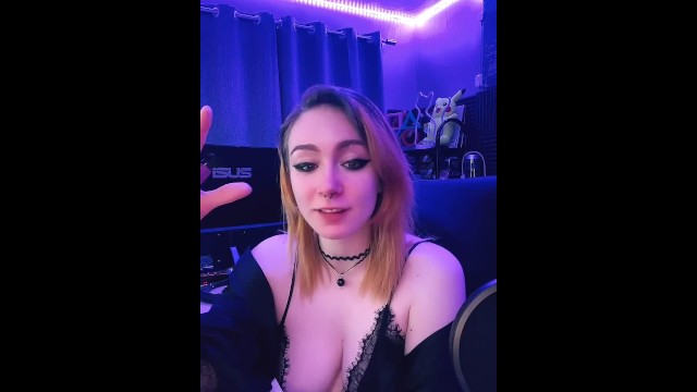 Downblouse Nipslip while I was Streaming on Tiktok 😳😬