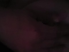 Mi padrastro toca las tetas mientras follamos