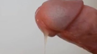 MUSCLE BEAR WITH CLOSE UP CUMSHOT!