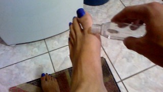 Oilying long blue toenails and feet