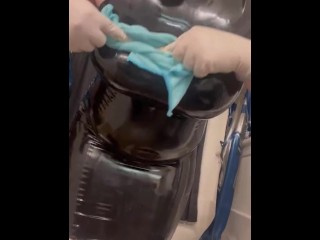 Латексное платье блестящее и латексные перчатки