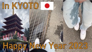 Большое количество мочи на Новый год в храме в Киото! Несмотря на то, что людей так много