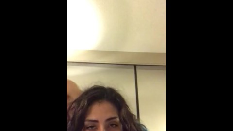 Garota libanesa chupa e fode pau misturado