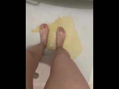 おじいちゃん家のお風呂でオナニーしようと思ったんだけど、おしっこ我慢できなかった///漏らす寸前だったよ〜‼︎お風呂場入る前に漏らさなくてよかった‼︎ - Screenshot 10 of 16 - Patience