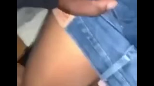 Ее мужчина был дома, спорил с ней, поэтому мы пошли на лестницу (кончил)